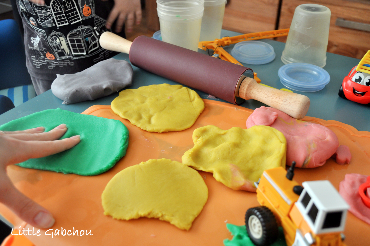 Comment faire de la pâte à modeler maison comme le Play Doh du