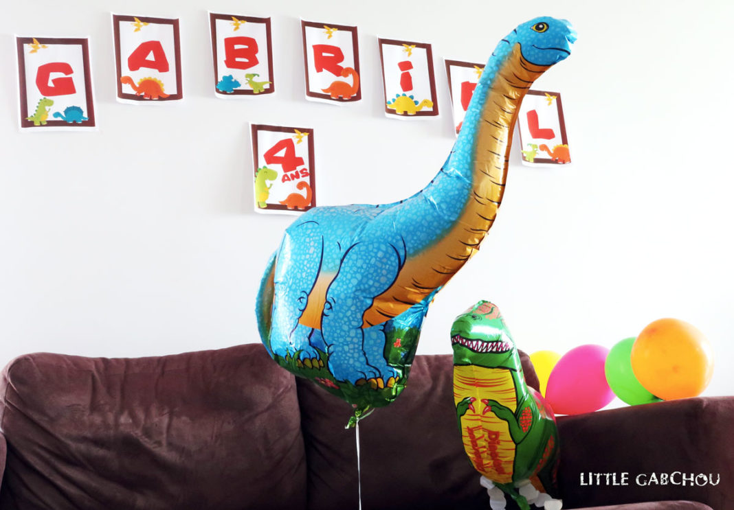Décorations De 2e Anniversaire Dinosaures Pour Garçons, Deux Décorations De Fête D'anniversaire Rex Pour 2e Anniversaire Comprenant Une Arche De Ballons Dinosaures, Une Toile De Fond Pour Gâteau
