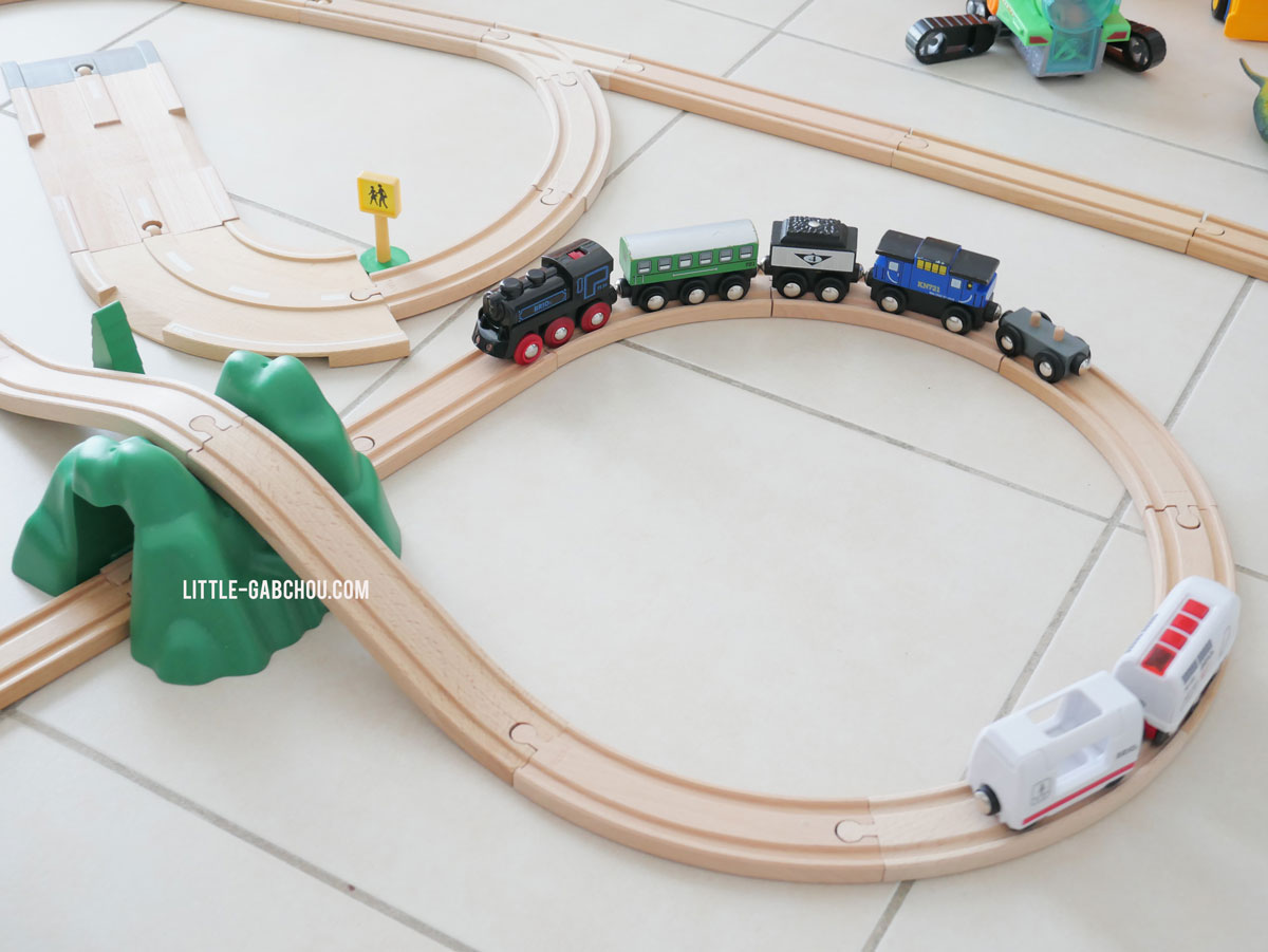 Train de voyageur radiocommandé - Brio - Mini véhicules et circuits - Jeux  d'imagination