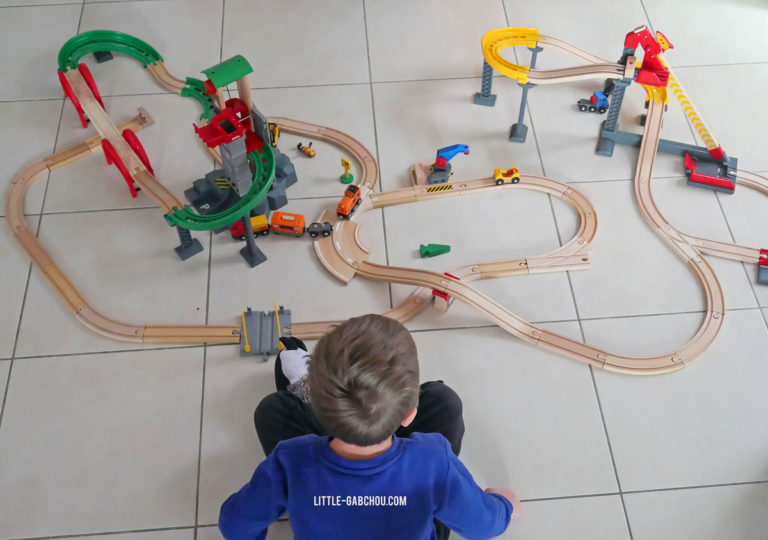 Circuit Train Bois Brio World 33887 - 32 Pièces Avec Ascenseur Dès 3 Ans