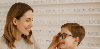 Comment choisir les premières lunettes de son enfant : le guide pour les parents Choisir les premières lunettes de son enfant: conseils et astuces de parent