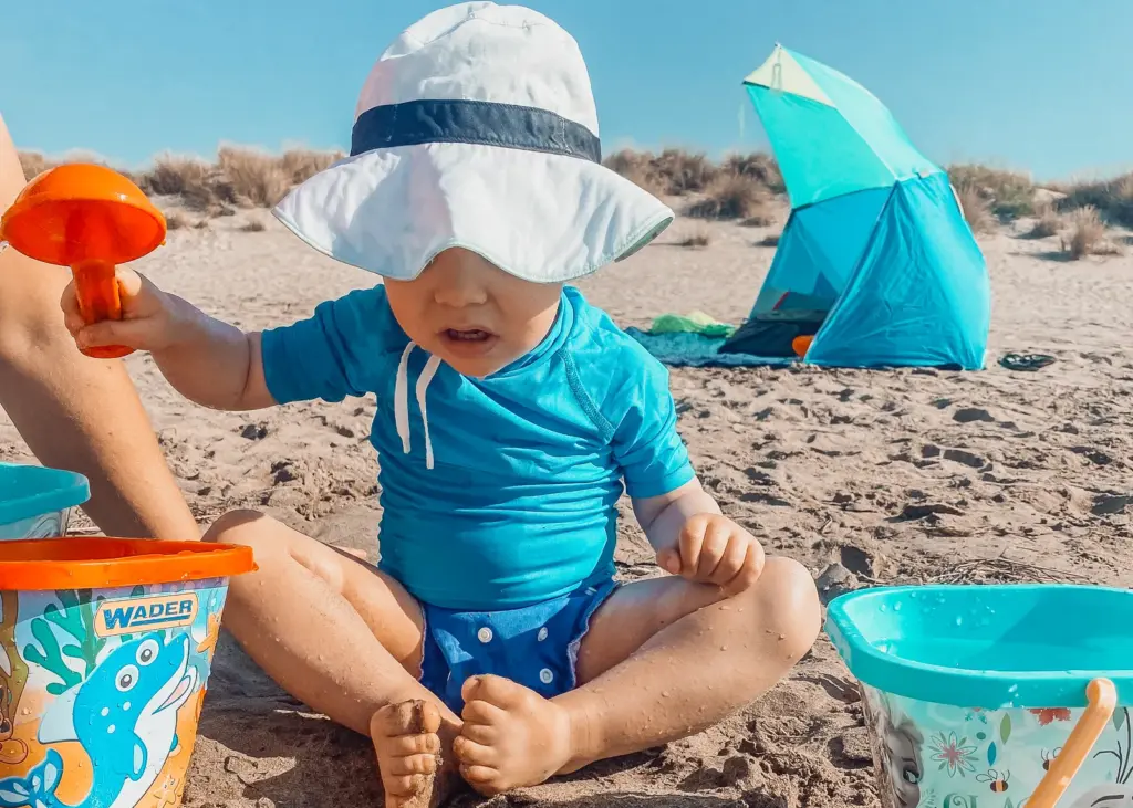 Quels produits pour protéger bébé du soleil en plus de la crème solaire